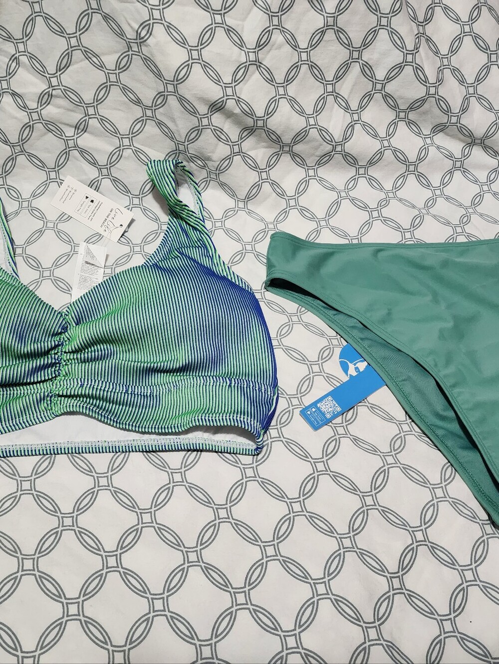 CUPSHE Gradient Shirred Bikini Top & Standard Bottoms, Two-Piece Swimwear, LG